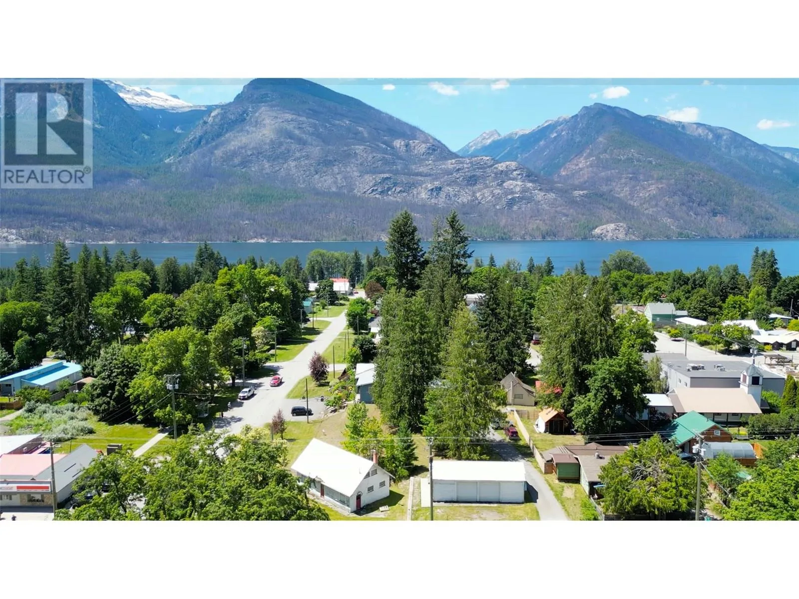 Residential Commercial Mix for rent: 422 Slocan Avenue, New Denver, British Columbia V0G 1S0