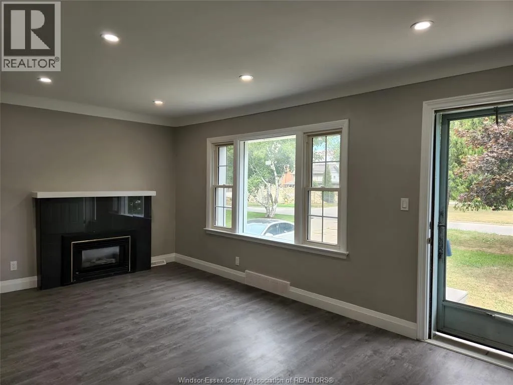 House for rent: 4221 Kennedy Drive East, Windsor, Ontario N9G 1Y1