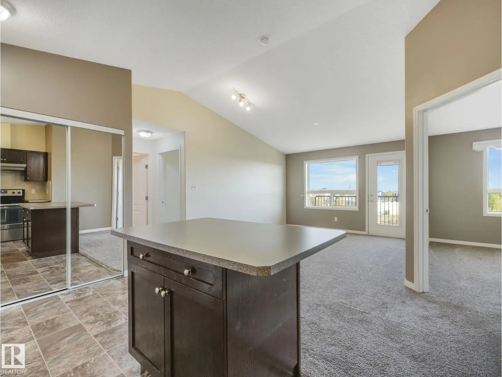 Apartment for rent: #423 1520 Hammond Gate Nw, Edmonton, Alberta T6M 0J4