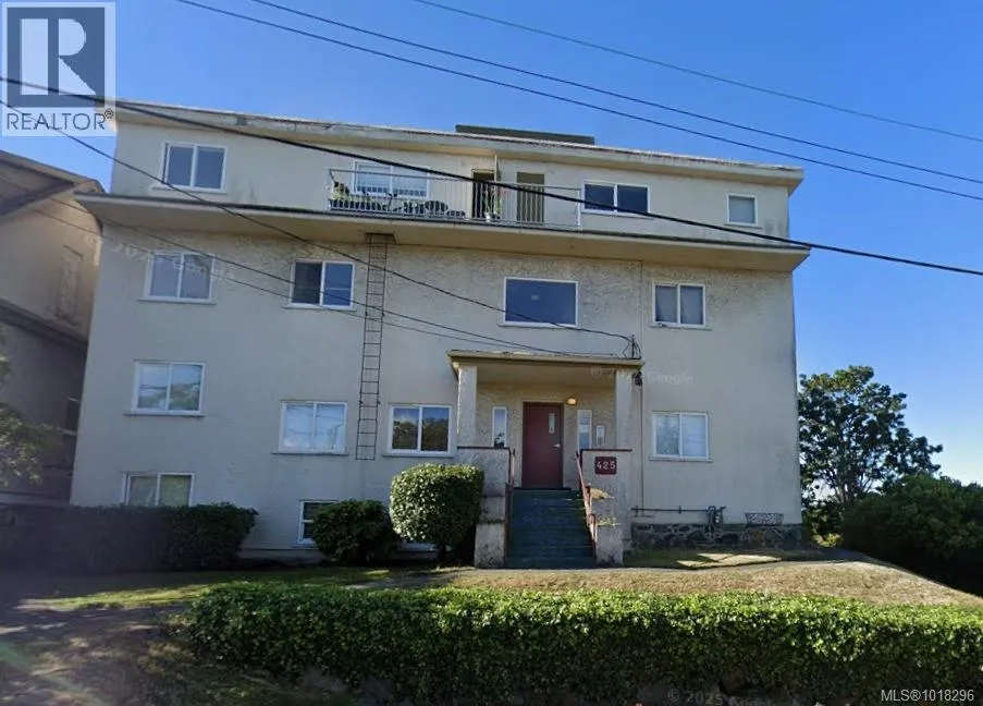 Multi-Family for rent: 423 Wilson St, Esquimalt, British Columbia V9A 3G6