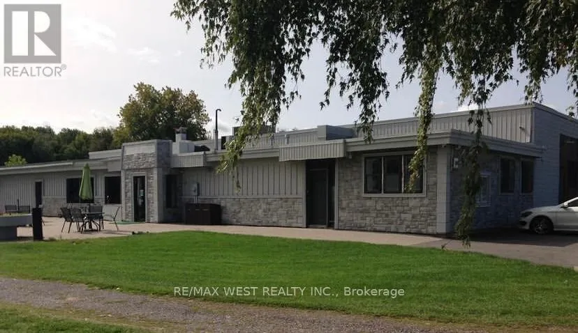 424 Penetanguishene Road, Springwater, Ontario L4K 4Y8