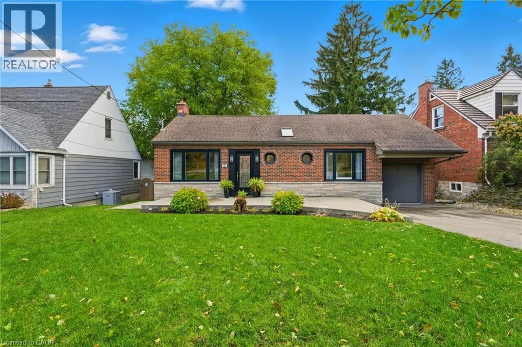 House for rent: 424 Plains Road W, Burlington, Ontario L7T 1G9