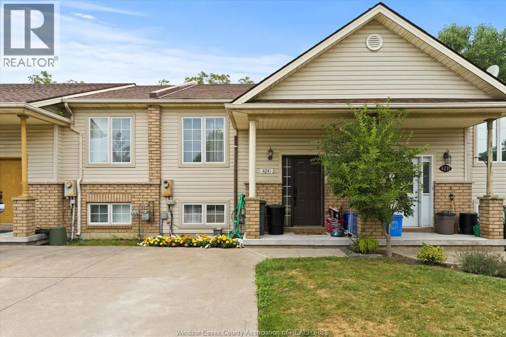 Row / Townhouse for rent: 4241 Pioneer Avenue, Windsor, Ontario N9G 2W9