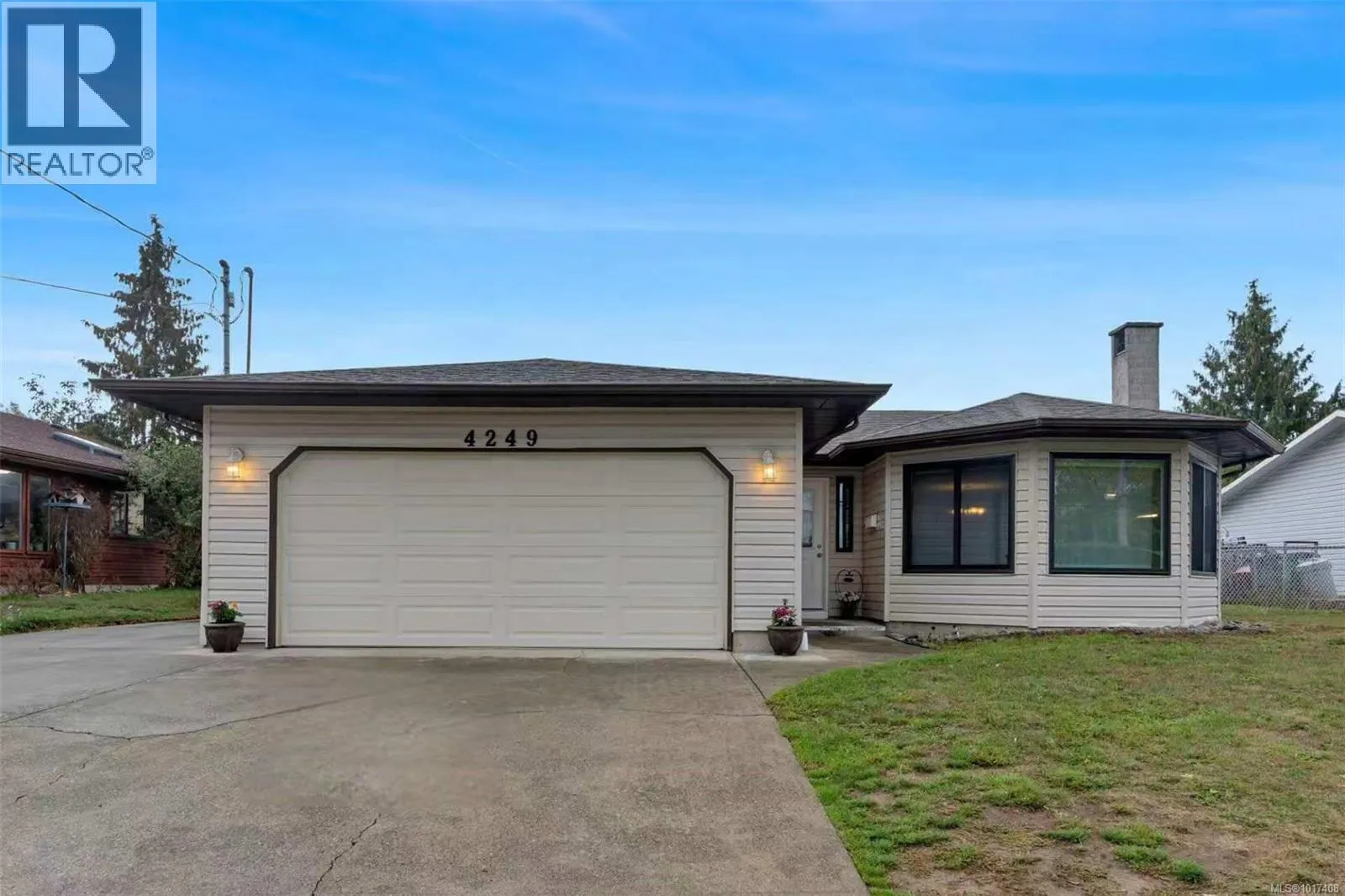 House for rent: 4249 Quadra St, Saanich, British Columbia V8X 1L5