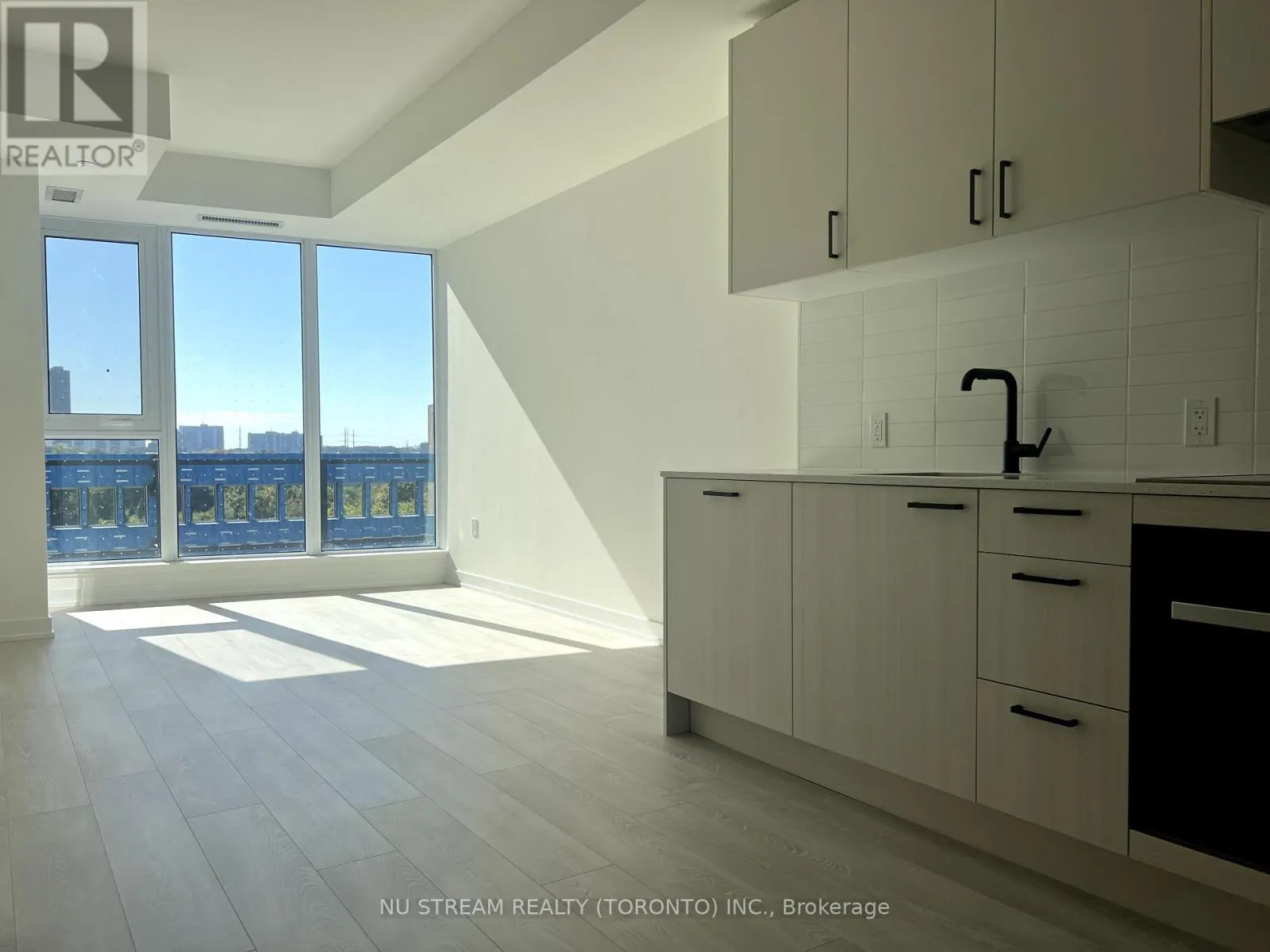 Apartment for rent: 425 - 1 Kyle Lowry Road, Toronto, Ontario M3C 0S6