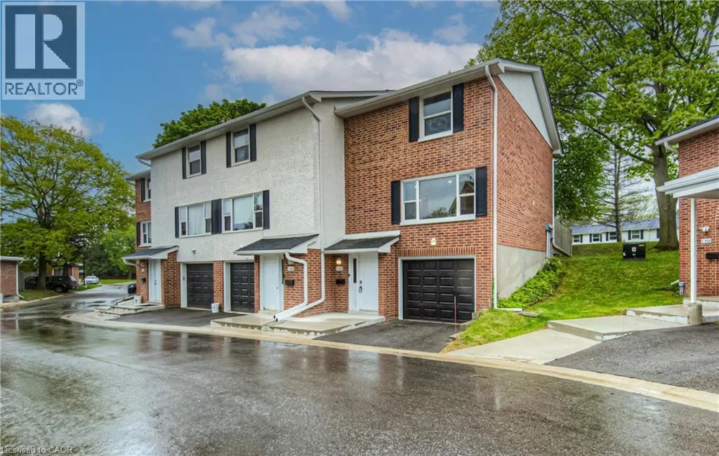 Row / Townhouse for rent: 425 Keats Way Unit# 4, Waterloo, Ontario N2L 5S7