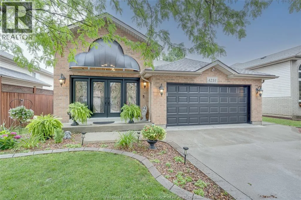 House for rent: 4250 Canberra Avenue, Windsor, Ontario N9G 3E8