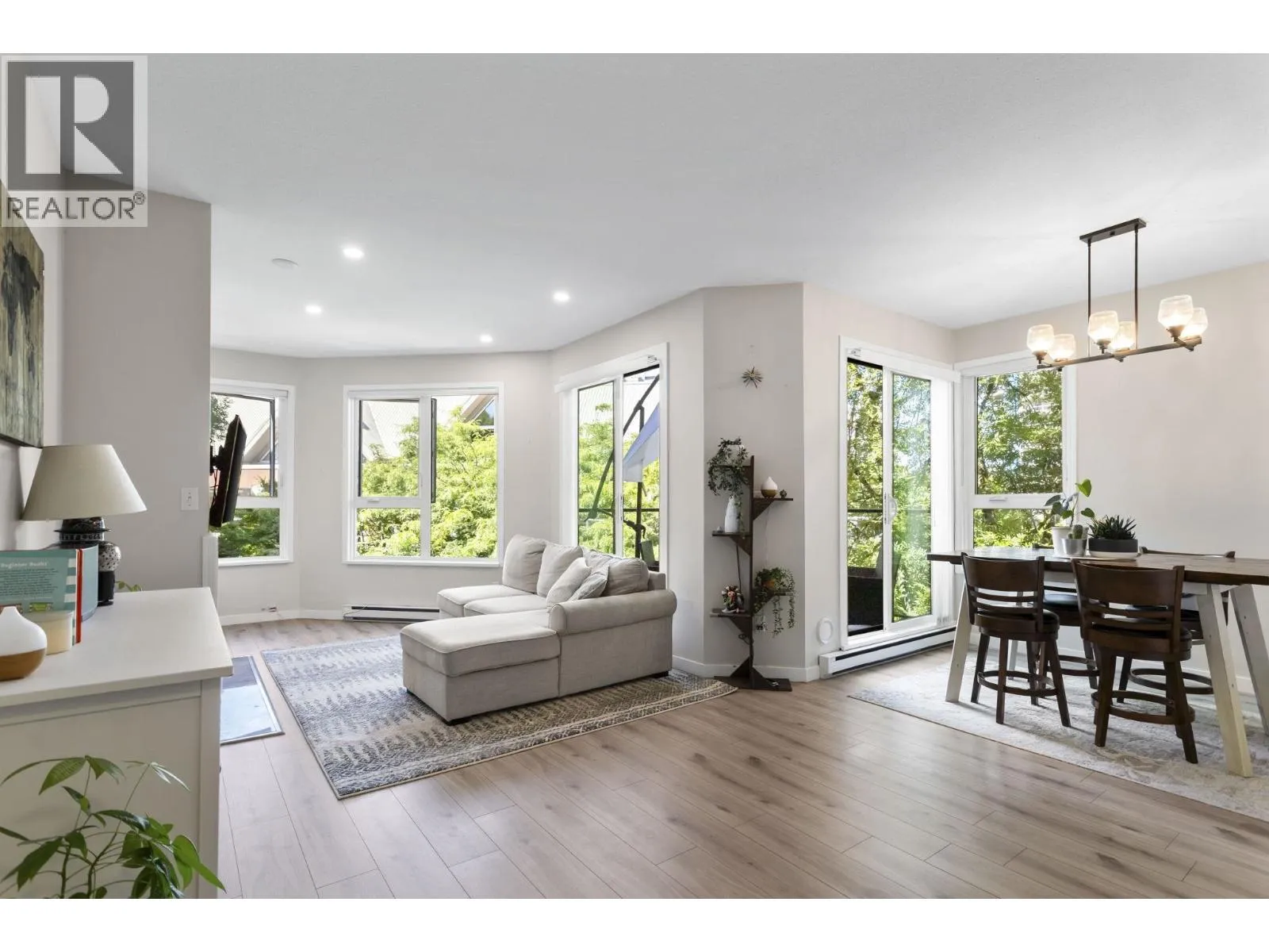 Apartment for rent: 426 1150 Quayside Drive, New Westminster, British Columbia V3M 6E1