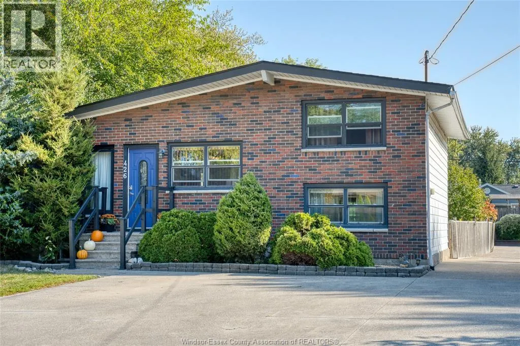 426 Lesperance, Tecumseh, Ontario N8N 1W4