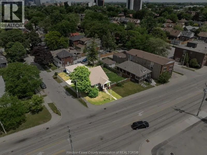 House for rent: 426 Tecumseh Rd W, Windsor, Ontario N8X 1G5