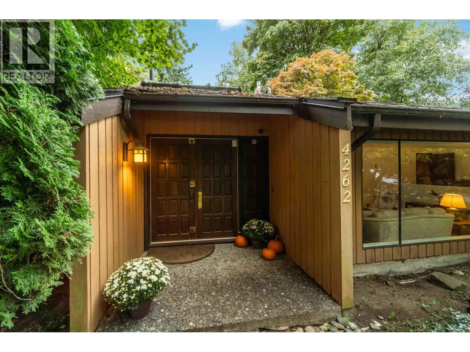 House for rent: 4262 Yuculta Crescent, Vancouver, British Columbia V6N 3R5