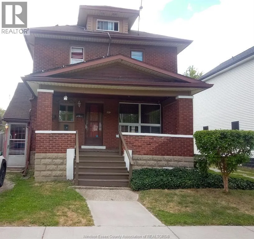 Duplex for rent: 427 Gladstone Avenue, Windsor, Ontario N9A 2P8