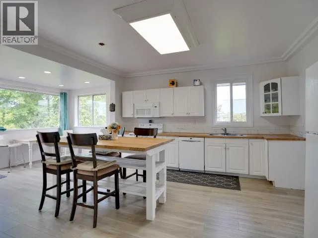 House for rent: 4279 Joyce Ave, Powell River, British Columbia V8A 2Z9