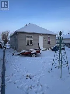 House for rent: 428 3 Avenue E, Oyen, Alberta T0J 0C7