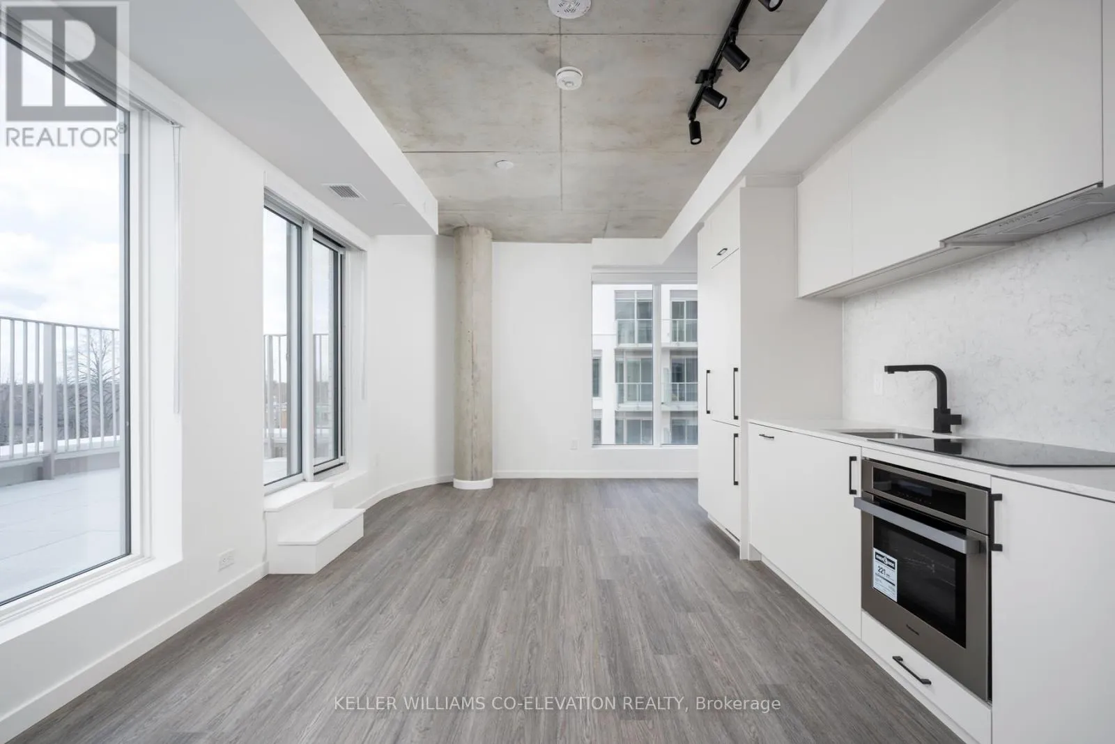 Apartment for rent: 428 - 689 The Queensway Street, Toronto, Ontario M8Y 1L1