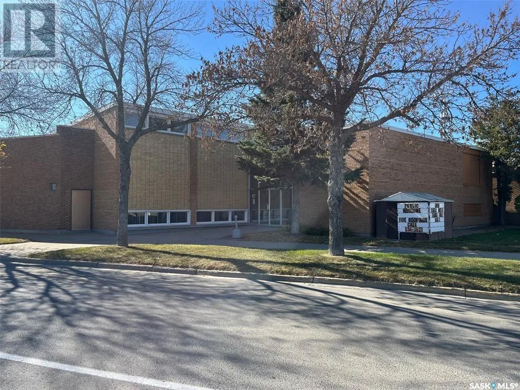 Retail for rent: 428 Souris Avenue, Estevan, Saskatchewan S4A 1C3