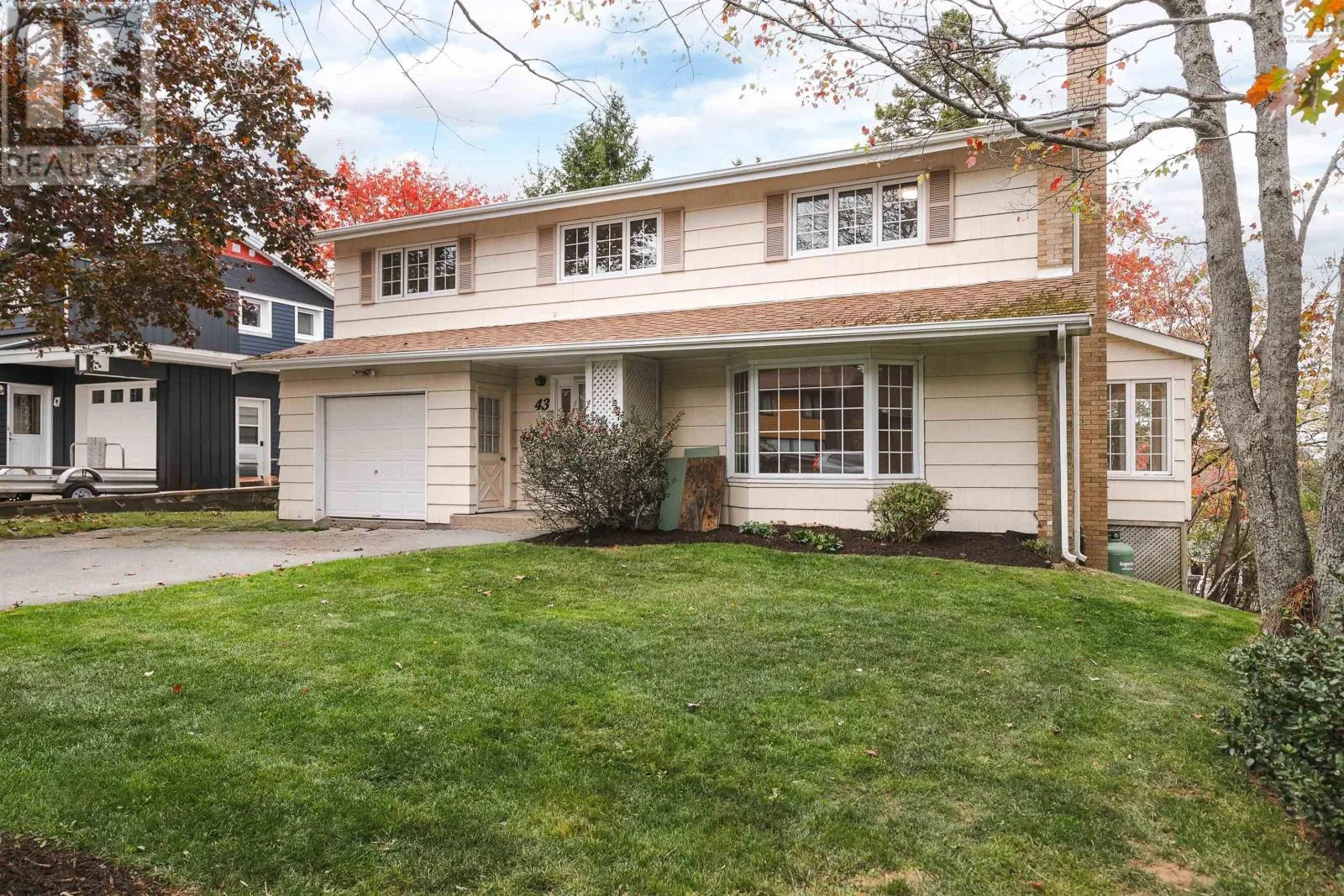 House for rent: 43 Deepwood Crescent, Halifax, Nova Scotia B3M 2Y5