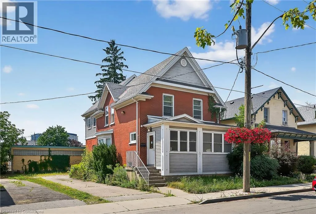 House for rent: 43 Dupont Street E, Waterloo, Ontario N2J 2G8