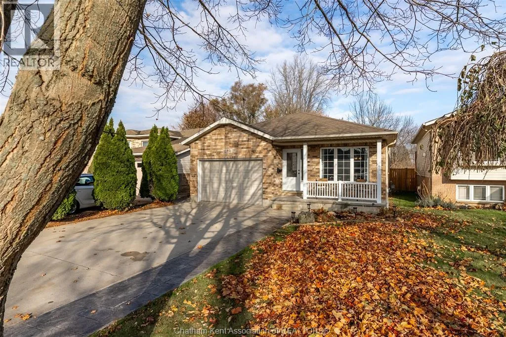 43 Greenfield Lane, Chatham, Ontario N7L 5N4