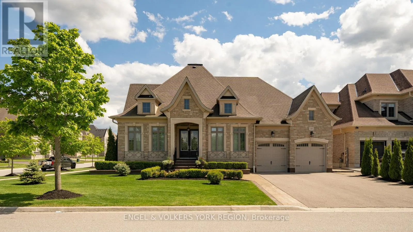 House for rent: 43 James Stokes Court, King, Ontario L7B 0M8