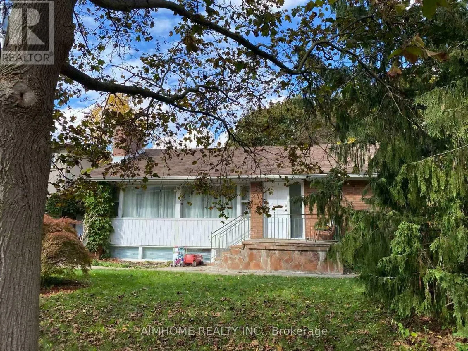 House for rent: 43 Plateau Crescent, Toronto, Ontario M3C 1M9