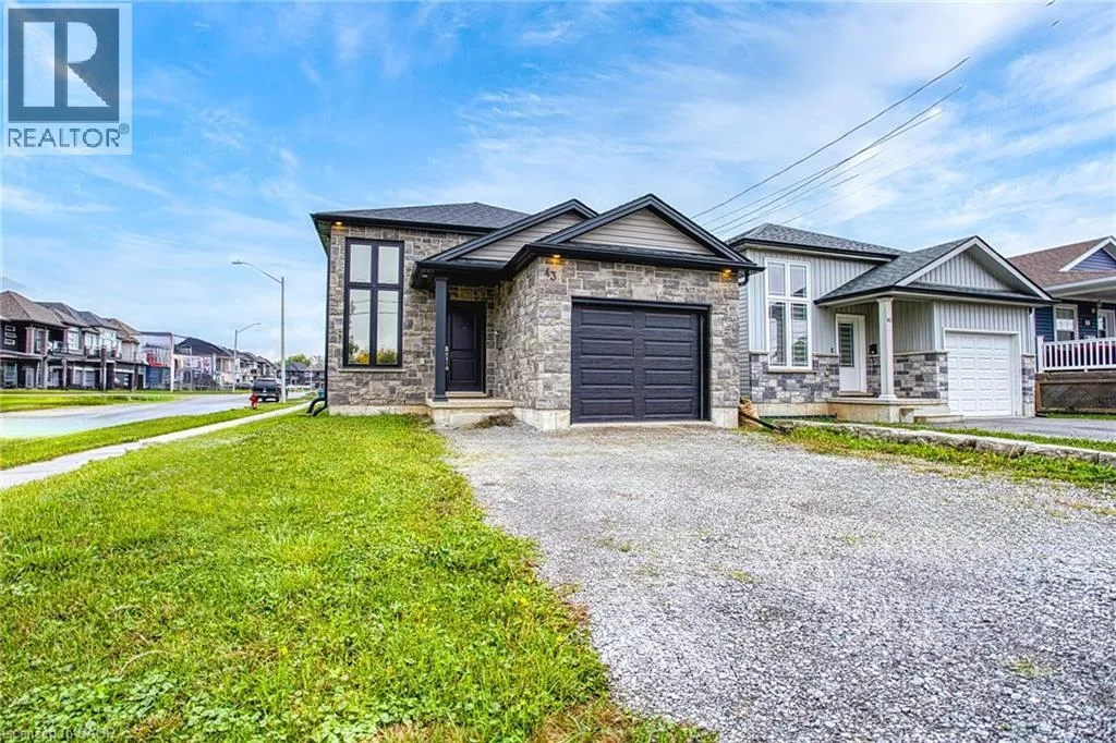 House for rent: 43 Sauer Avenue, Welland, Ontario L3B 0C7