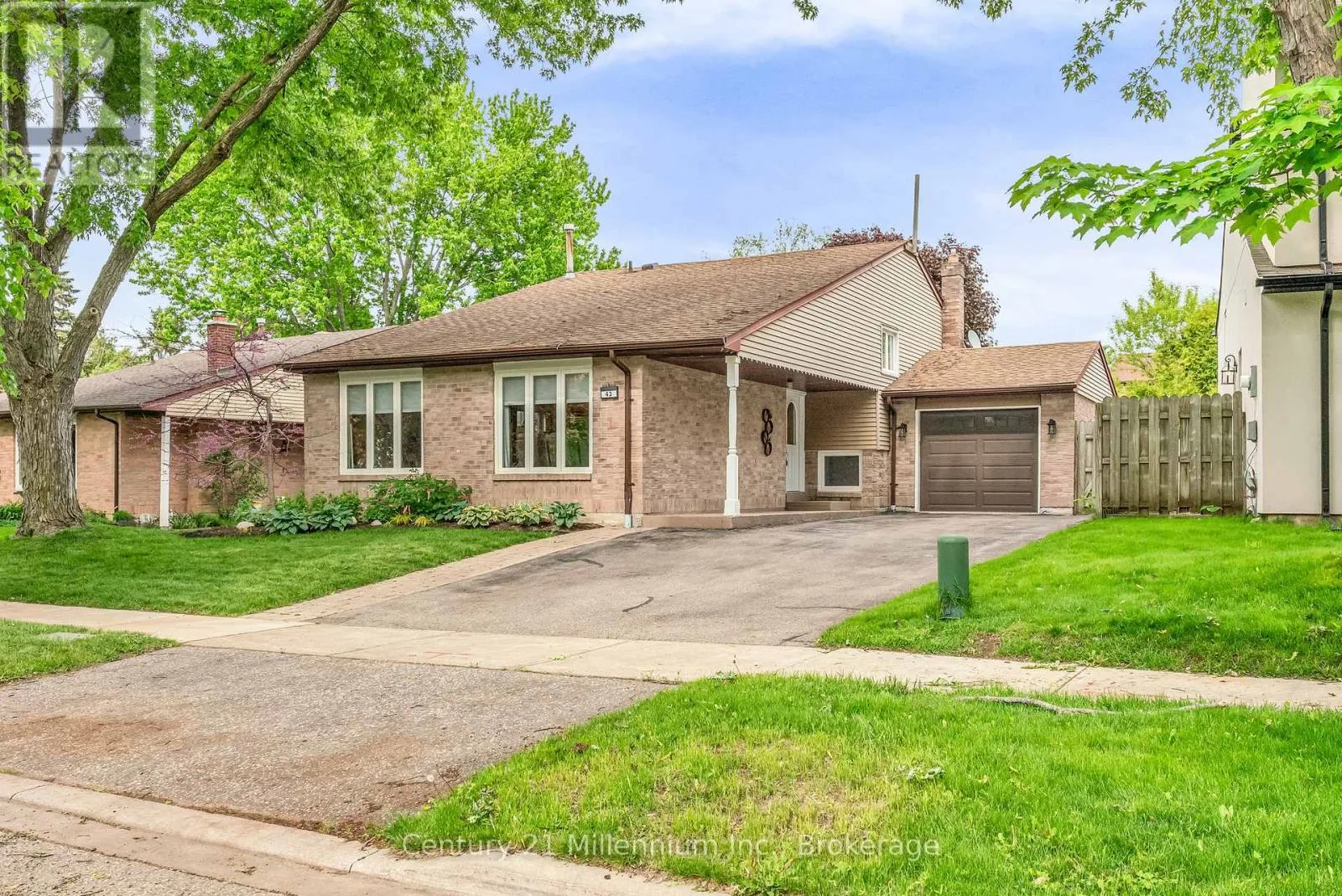 House for rent: 43 Stoddart Drive, Aurora, Ontario L4G 2G2