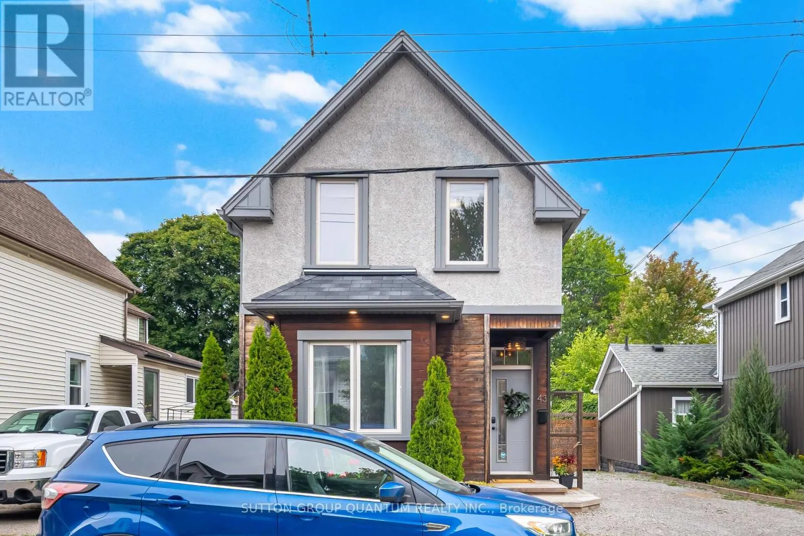 House for rent: 43 Woodbine Crescent E, Hamilton, Ontario L5H 4K8