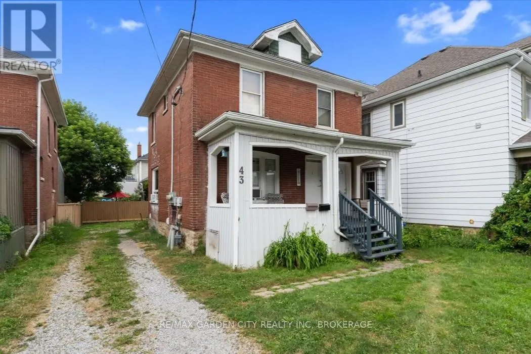 Duplex for rent: 43 York Street, St. Catharines, Ontario L2R 6C2