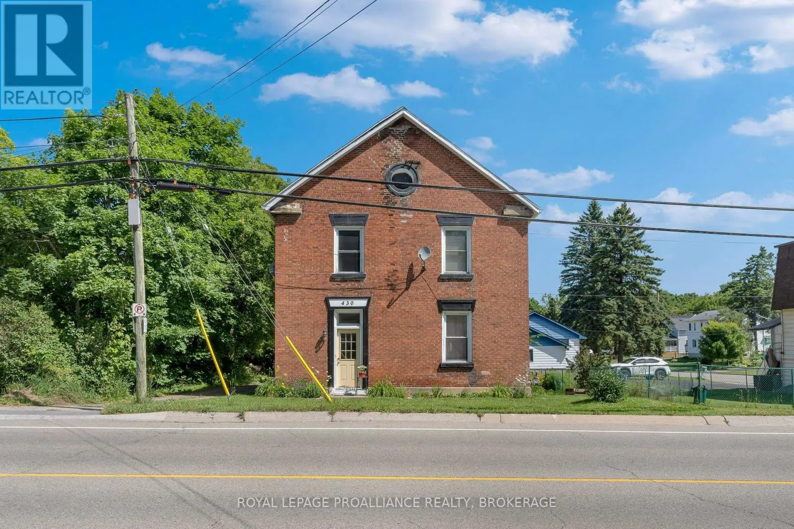 Triplex for rent: 430 King Street W, Gananoque, Ontario K7G 2G9