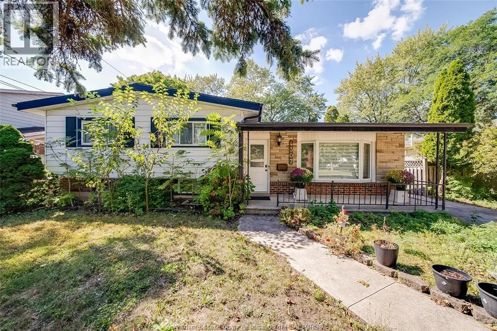 4307 Ashfield Crescent, Windsor, Ontario N9G 2G8