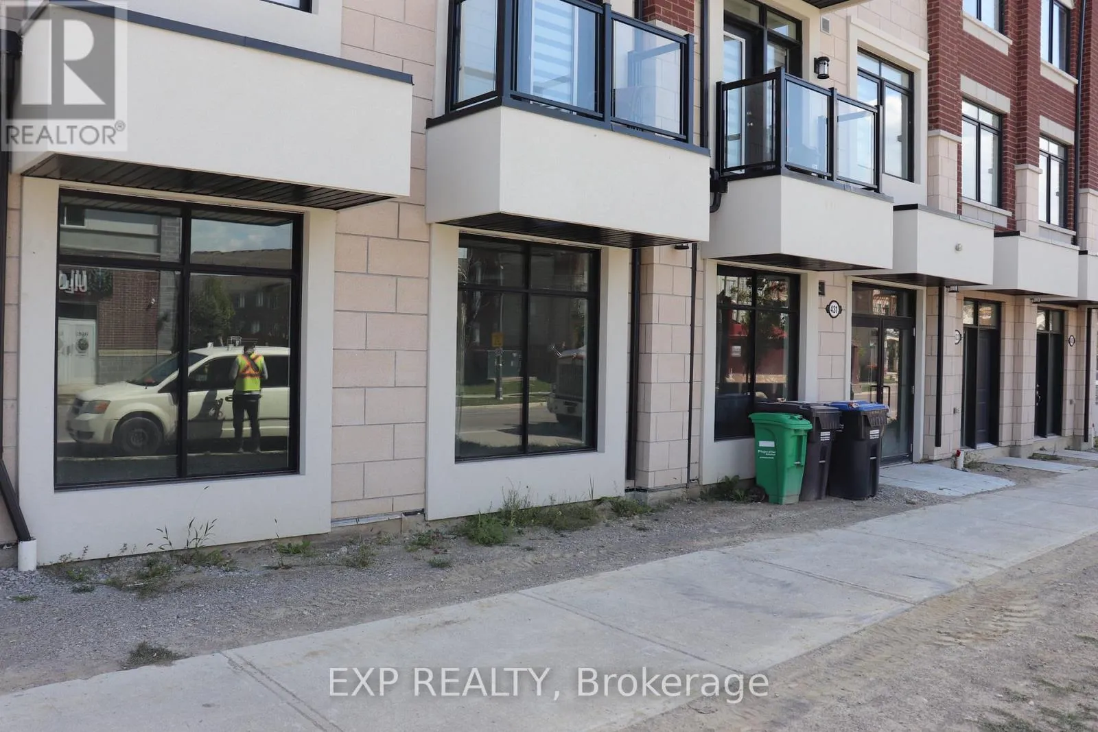 Retail for rent: 431 Dougall Avenue Se, Caledon, Ontario L7C 4L5