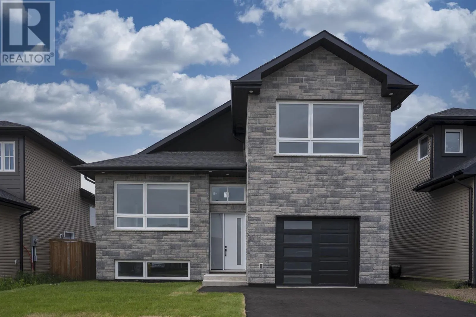 433 Muskrat Dr, Thunder Bay, Ontario P7C 0C1