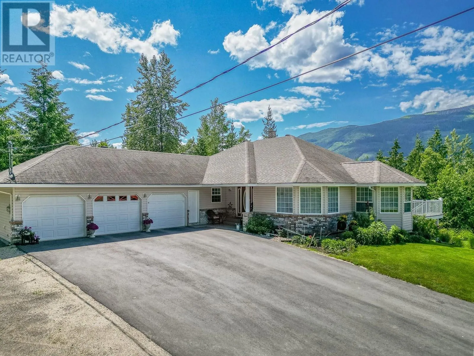 House for rent: 4340 Sederberg Road, Malakwa, British Columbia V0E 2J0