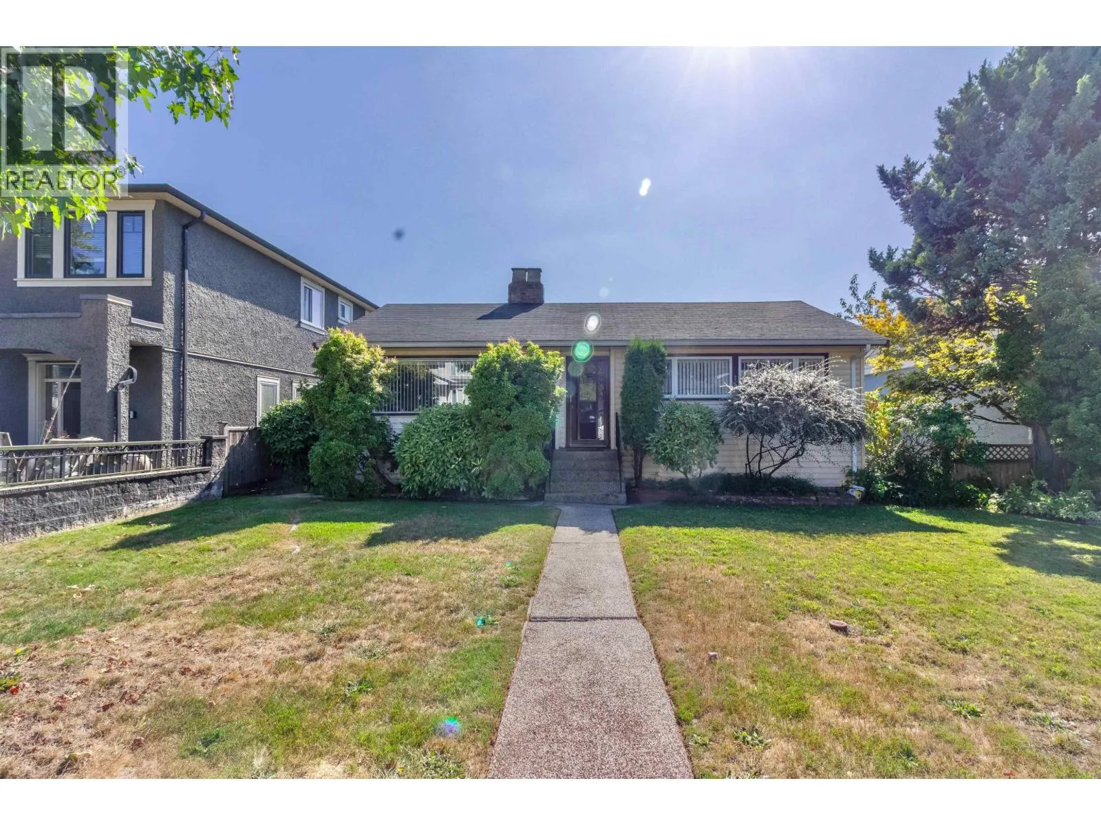 House for rent: 4342 Parker Street, Burnaby, British Columbia V5C 3C5