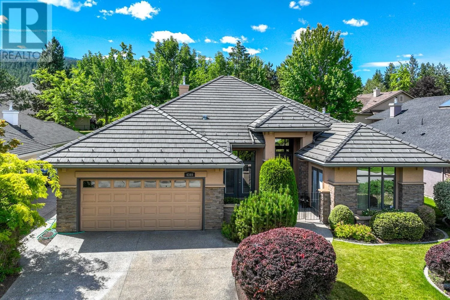 House for rent: 4349 Gallaghers Fairway S, Kelowna, British Columbia V1W 4X4