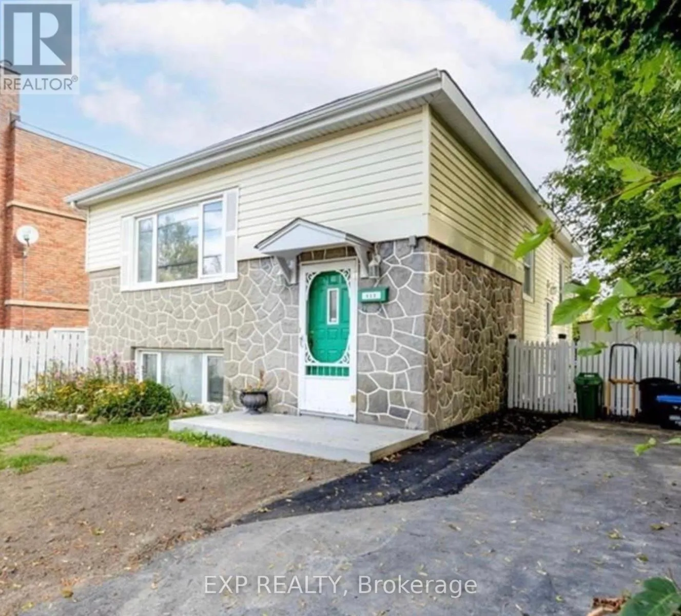 Duplex for rent: 435 Hilson Avenue, Ottawa, Ontario K1Z 6C2