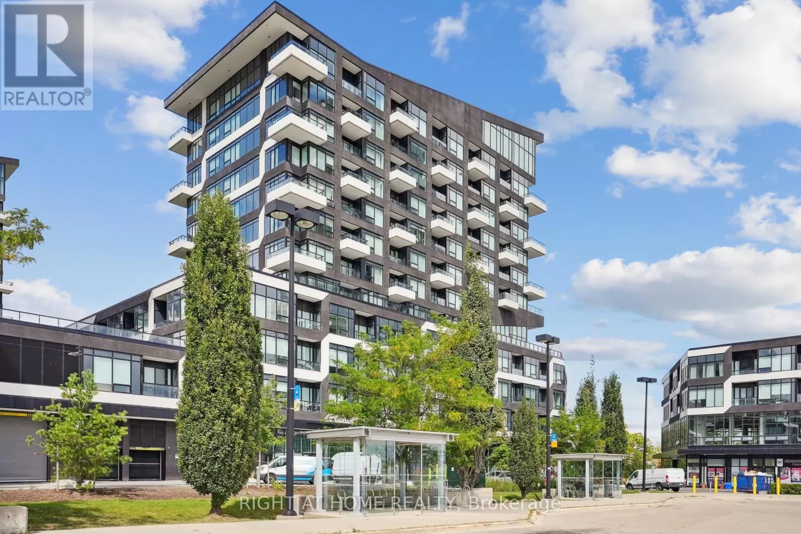 Apartment for rent: 436 - 2485 Taunton Road, Oakville, Ontario L6H 3R8