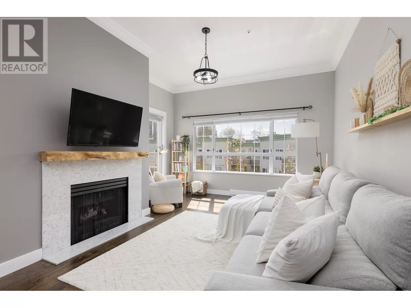 Apartment for rent: 437 2980 Princess Crescent, Coquitlam, British Columbia V3B 7R4