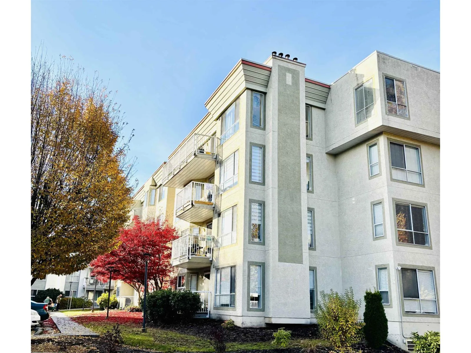 Apartment for rent: 437 32830 George Ferguson Way, Abbotsford, British Columbia V2S 7K1