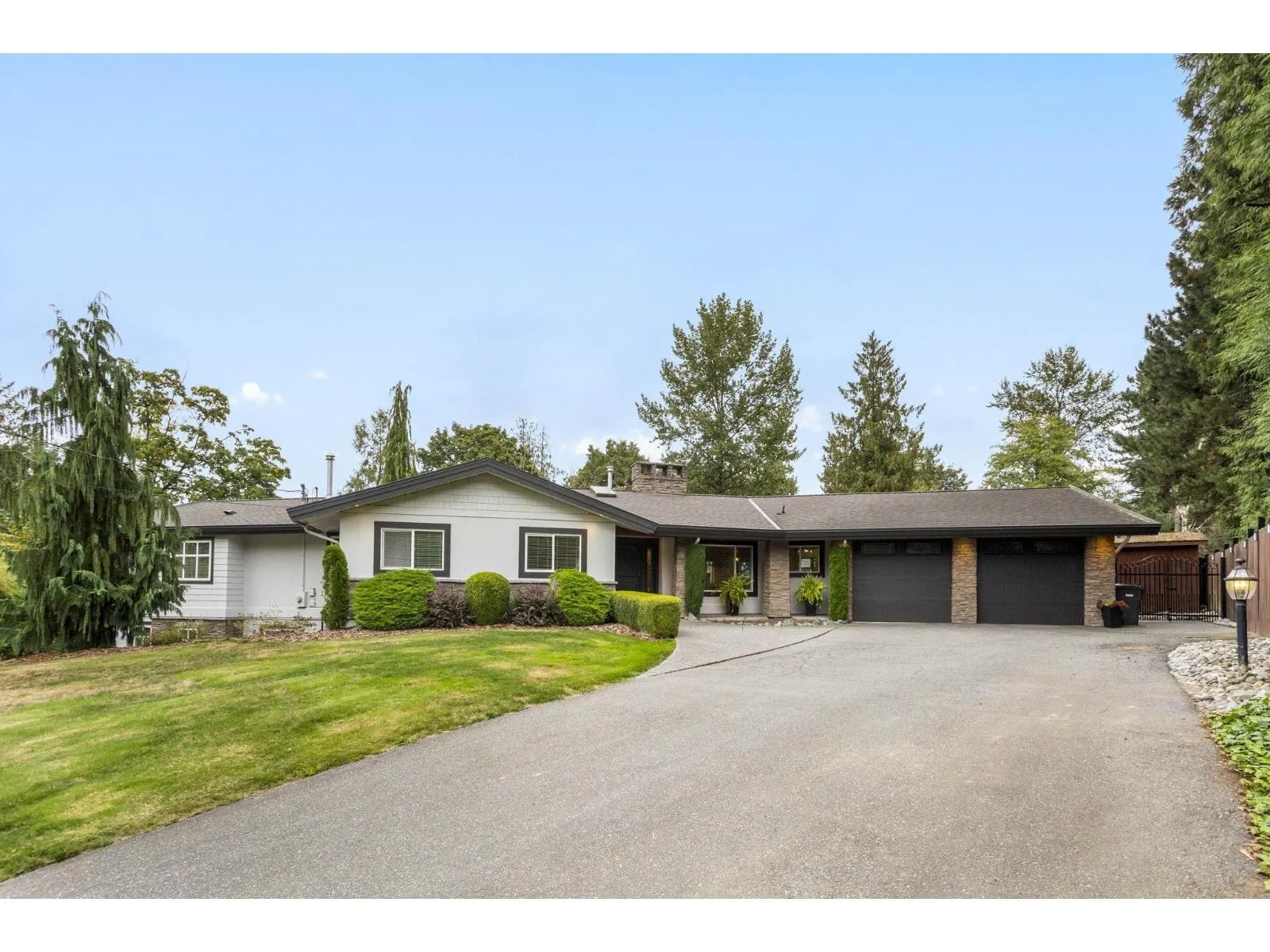 House for rent: 4374 Bridgeview Street, Abbotsford, British Columbia V4X 1W8