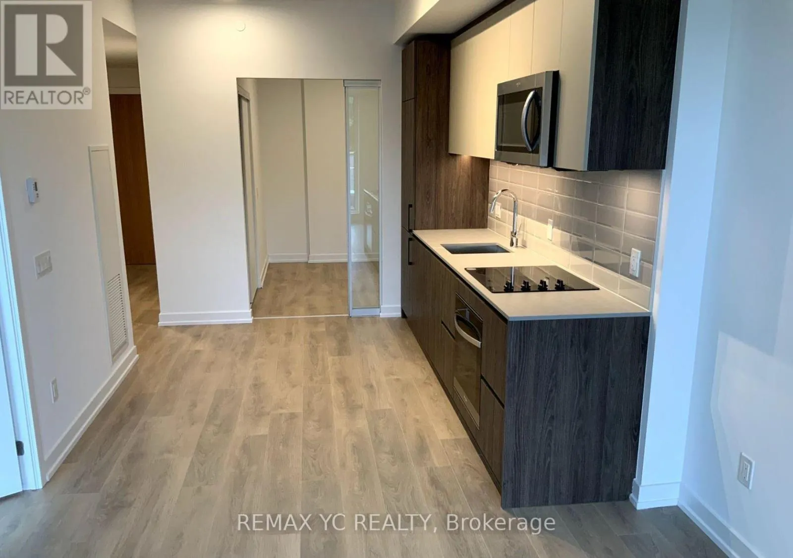 Apartment for rent: 438 - 150 Logan Avenue, Toronto, Ontario M4M 0E4