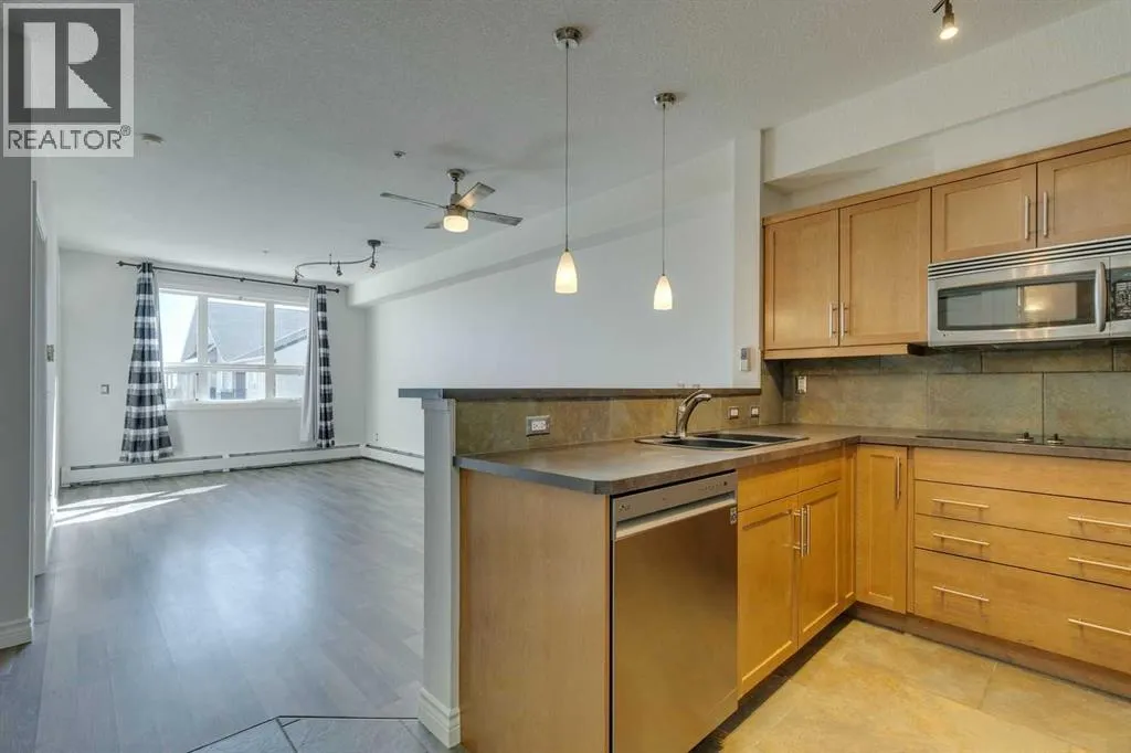 Apartment for rent: 439, 26 Val Gardena View Sw, Calgary, Alberta T3H 5Z5