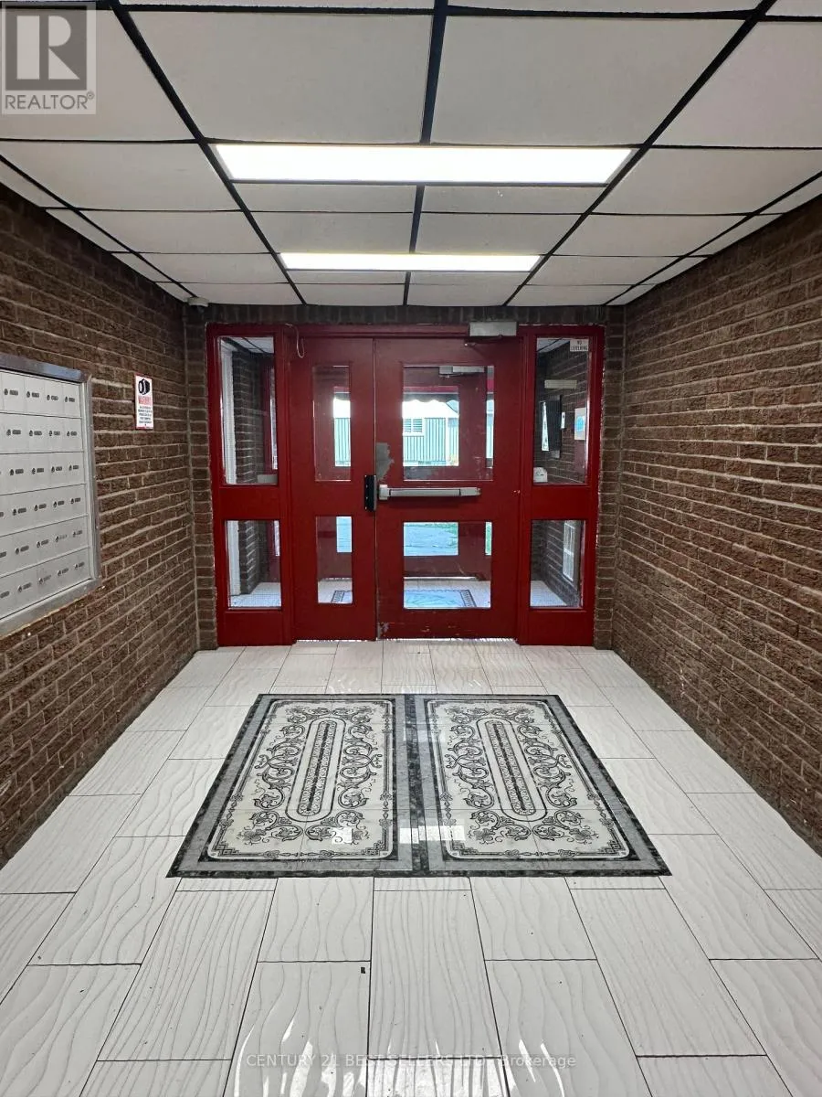 44 Central Avenue E, Brockville, Ontario K6V 1W6