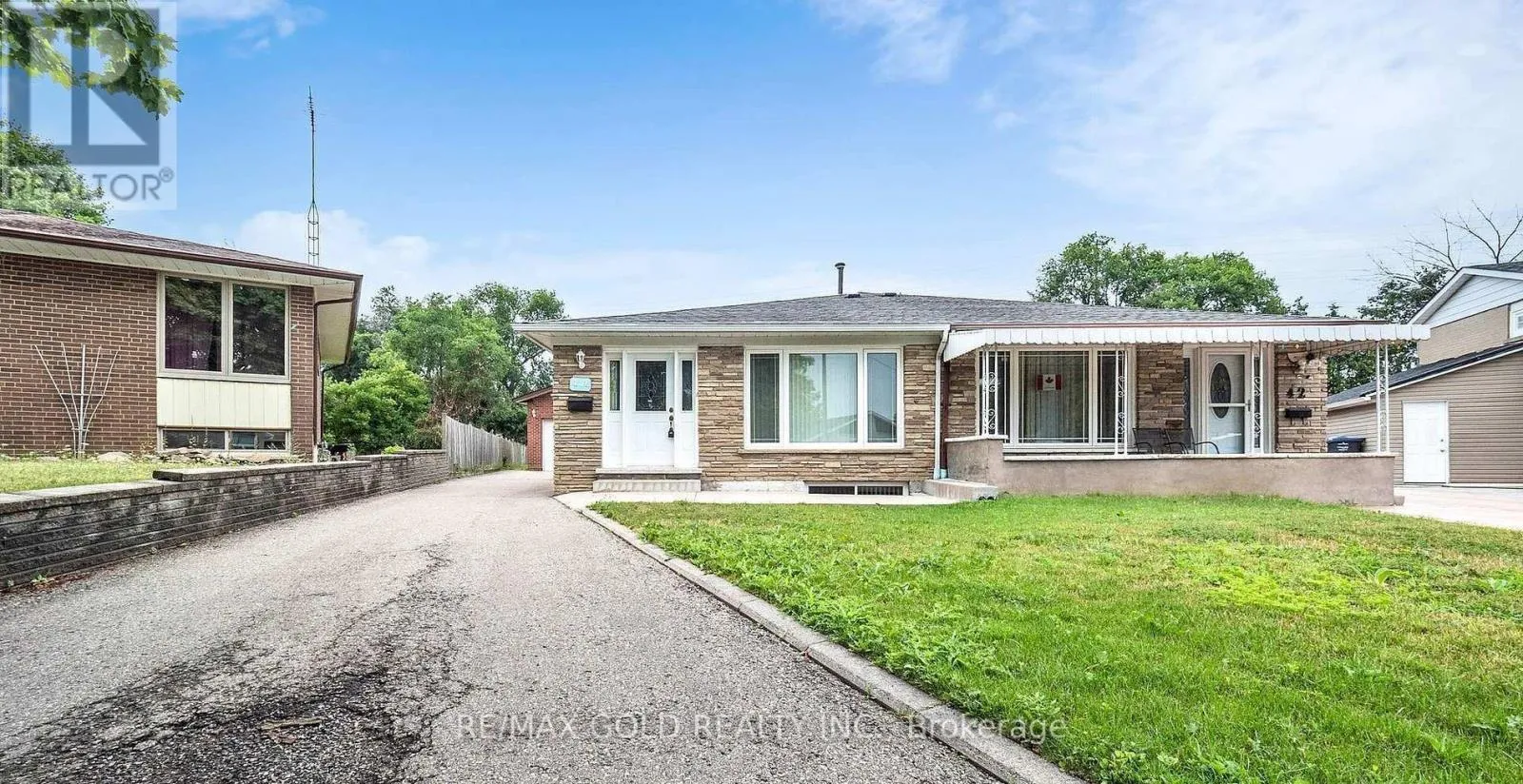 House for rent: 44 Chatsworth Drive, Brampton, Ontario L6X 2L9