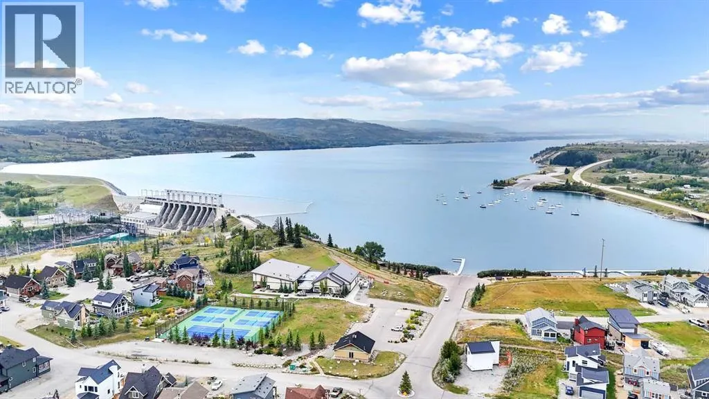 House for rent: 44 Cottageclub Lane, Rural Rocky View County, Alberta T4C 1B1