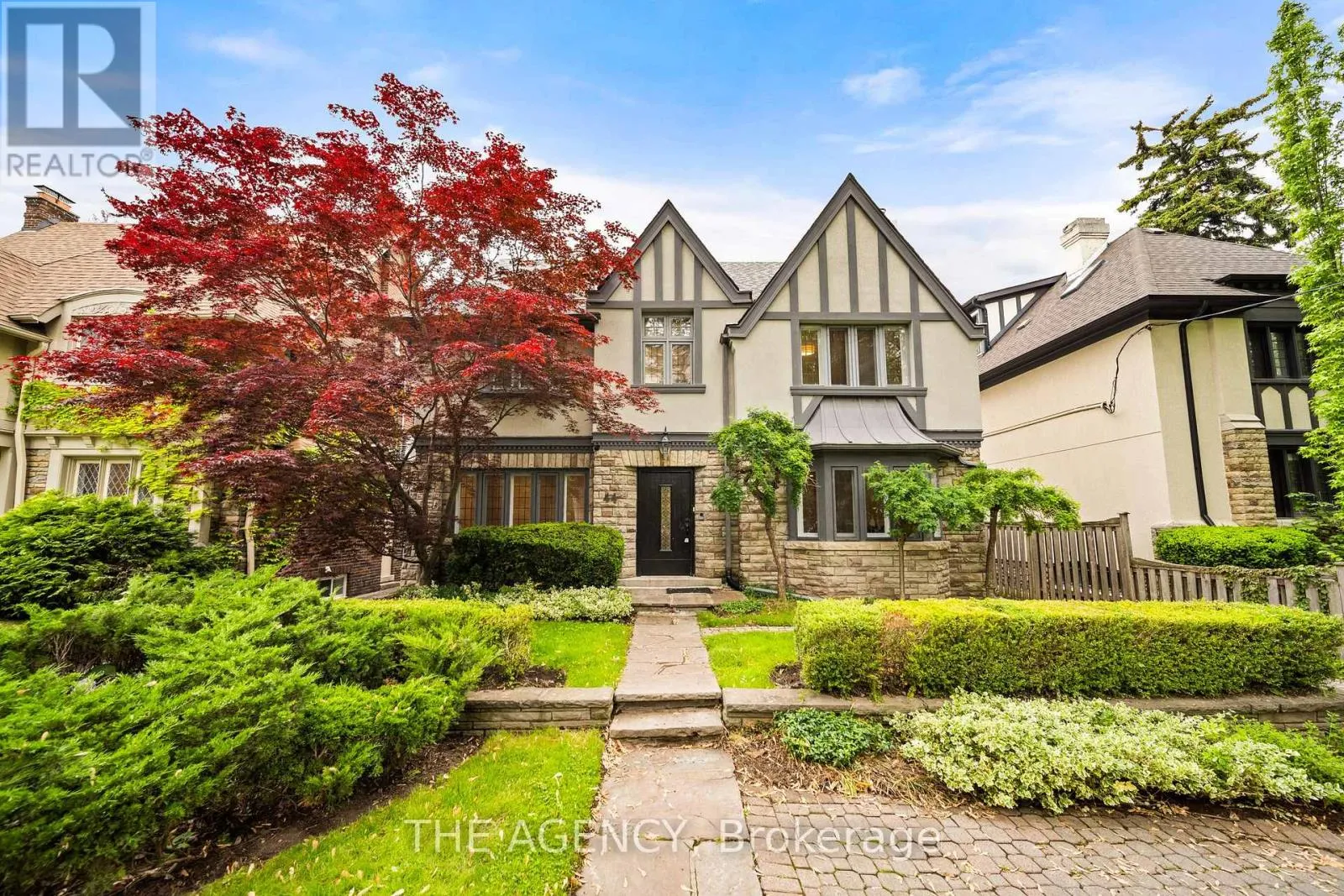 House for rent: 44 Elderwood Drive, Toronto, Ontario M5P 1X1