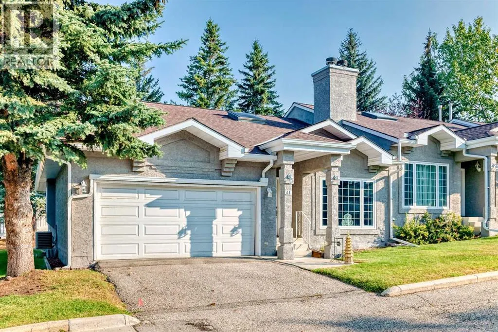 Row / Townhouse for rent: 44 Gladstone Gardens Sw, Calgary, Alberta T3E 7E4