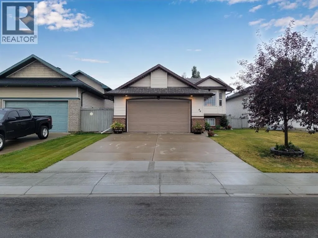 House for rent: 44 Pinnacle Way, Grande Prairie, Alberta T8W 2V5