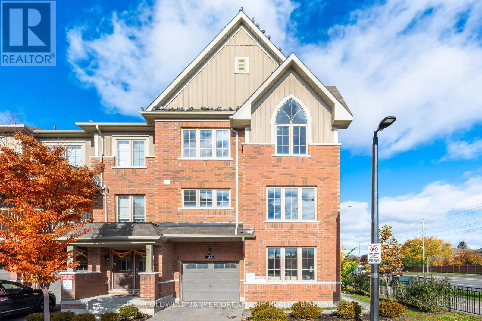 Row / Townhouse for rent: 44 Porcelain Way, Whitby, Ontario L1R 0R6